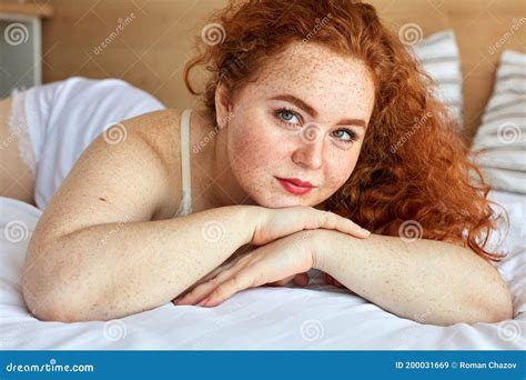 Hot Chubby Redhead Nude Porn Pics